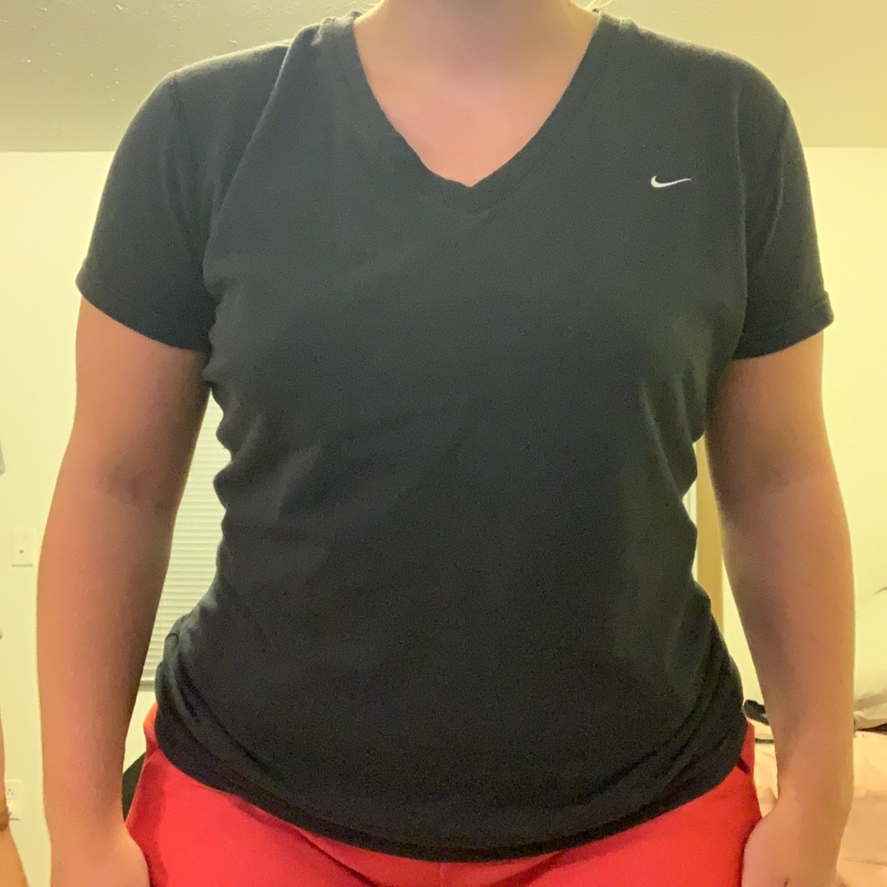 Women’s Nike Tee (size XL)